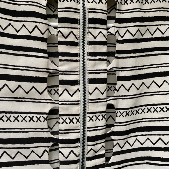 BCBGeneration Aztec print shift dress - Picture 5 of 6